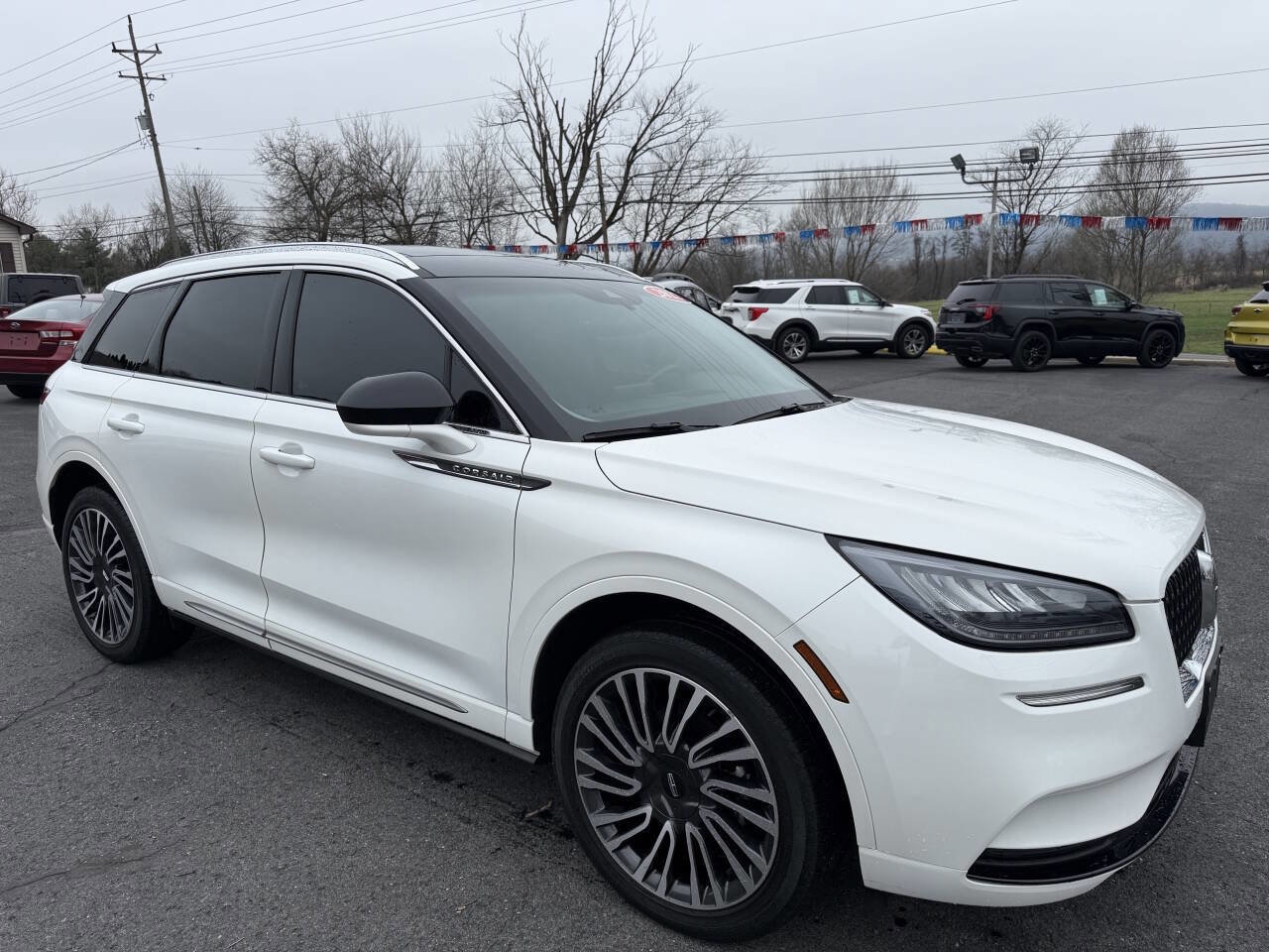 Used 2022 Lincoln Corsair AWD w/ Premium Package image 2