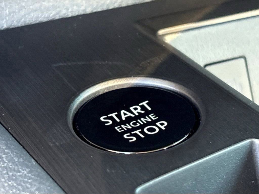Used 2025 Nissan Kicks SV FWD image 17