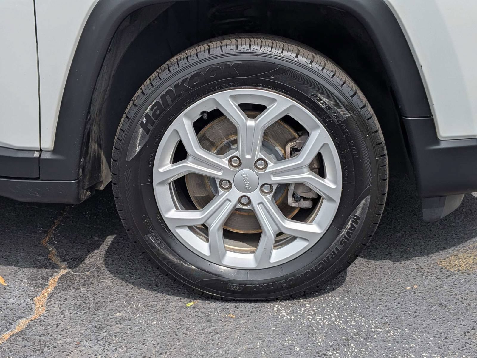 Used 2024 Jeep Compass Latitude AWD/4WD image 11