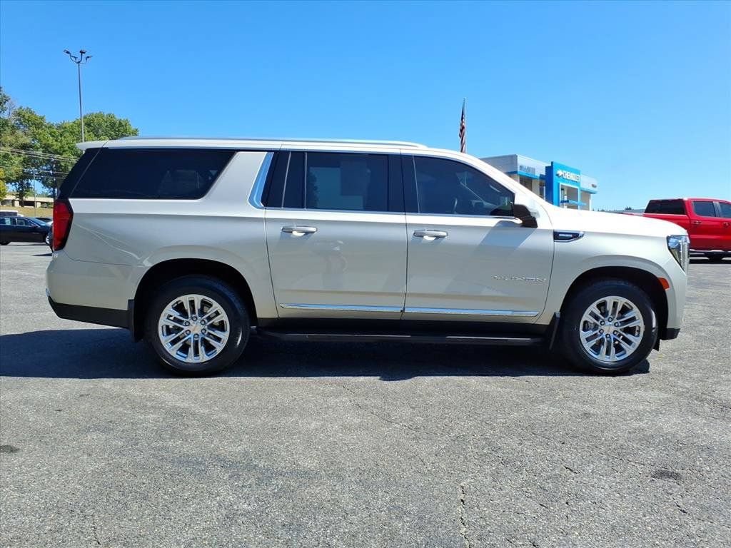 Used 2023 GMC Yukon XL SLT AWD/4WD image 2