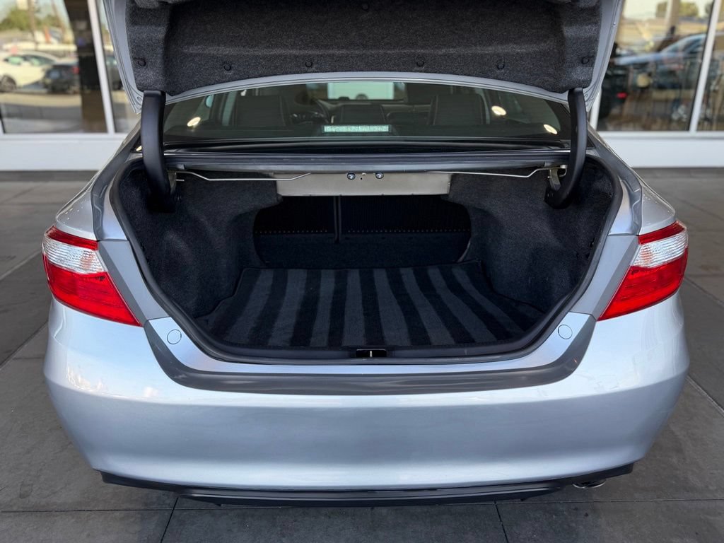 Used 2015 Toyota Camry SE FWD image 15