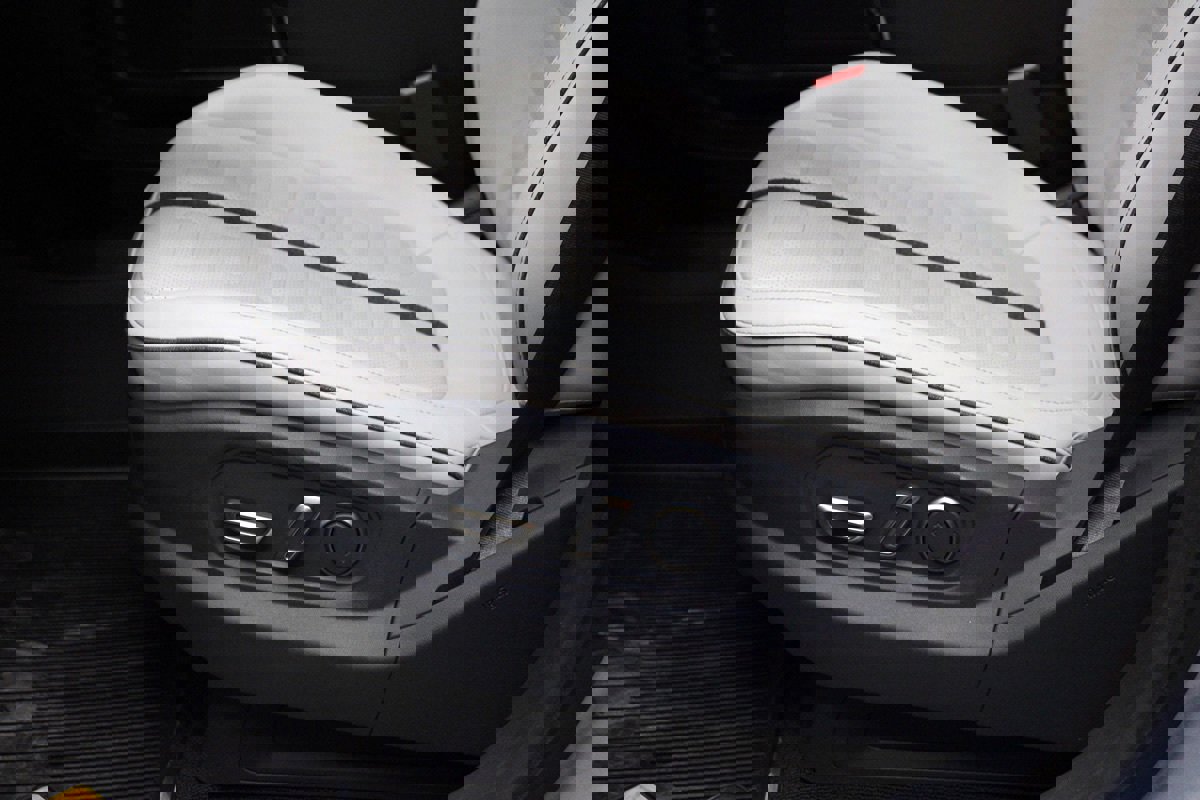 Used 2023 Rivian R1T Adventure image 30