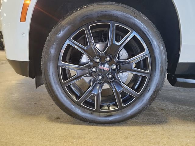 Used 2025 GMC Yukon XL Denali w/ Advanced Technology Package image 9