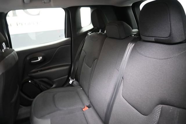 Used 2018 Jeep Renegade Altitude w/ UConnect 8.4 Nav Group AWD/4WD image 19