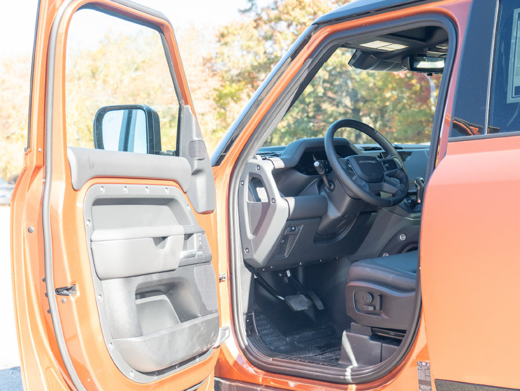 New 2027 Land Rover Defender 110 X-Dynamic SE AWD/4WD image 10