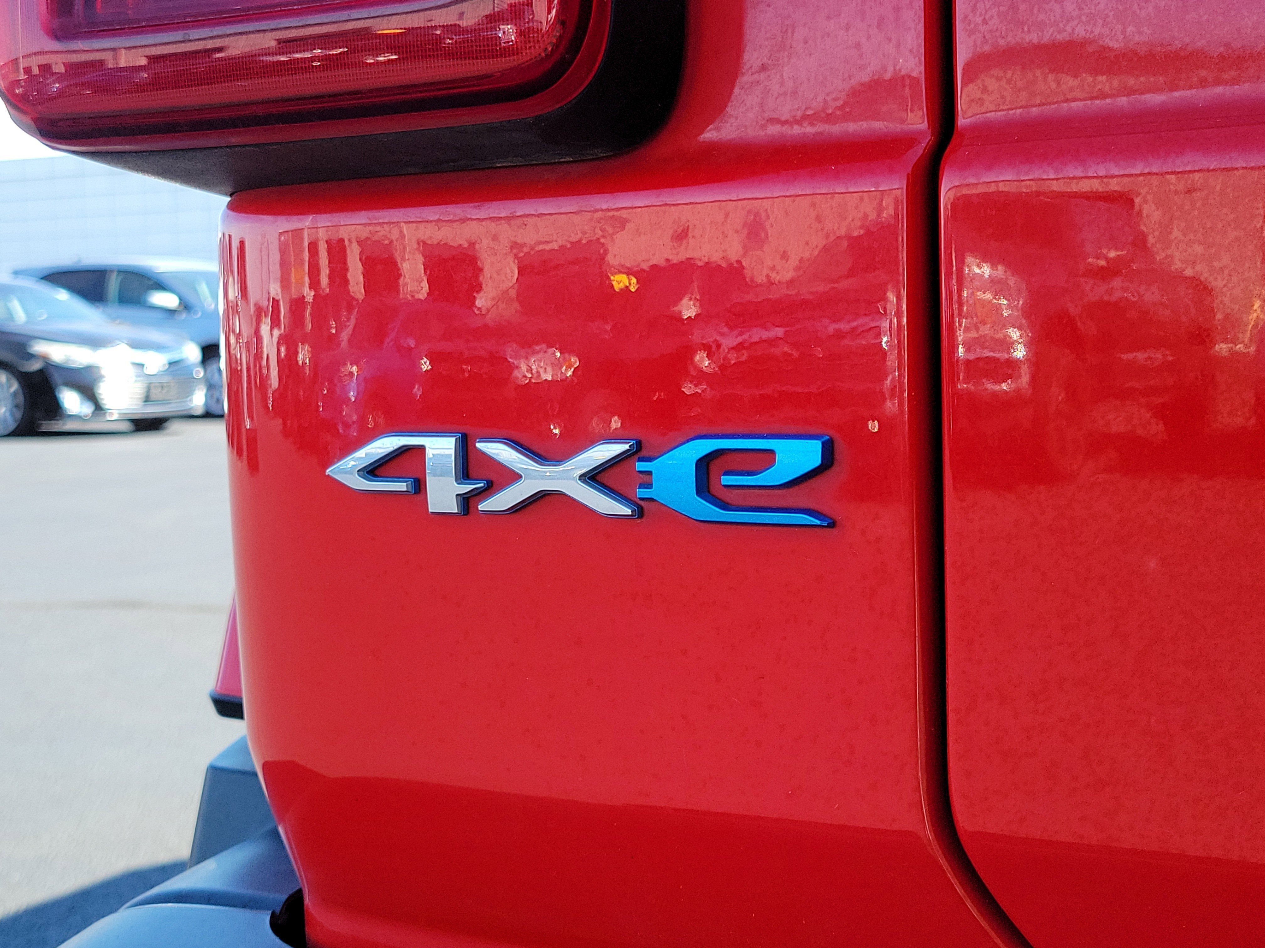 Used 2023 Jeep Wrangler Sahara image 7