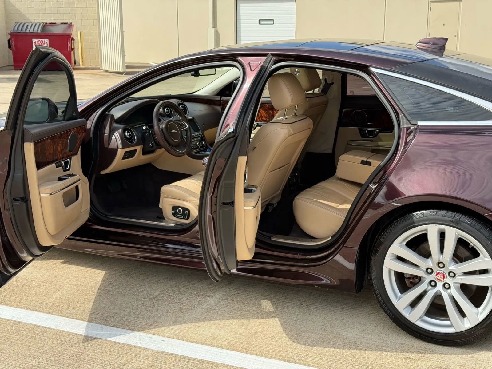 Used 2016 Jaguar XJ R-Sport image 11