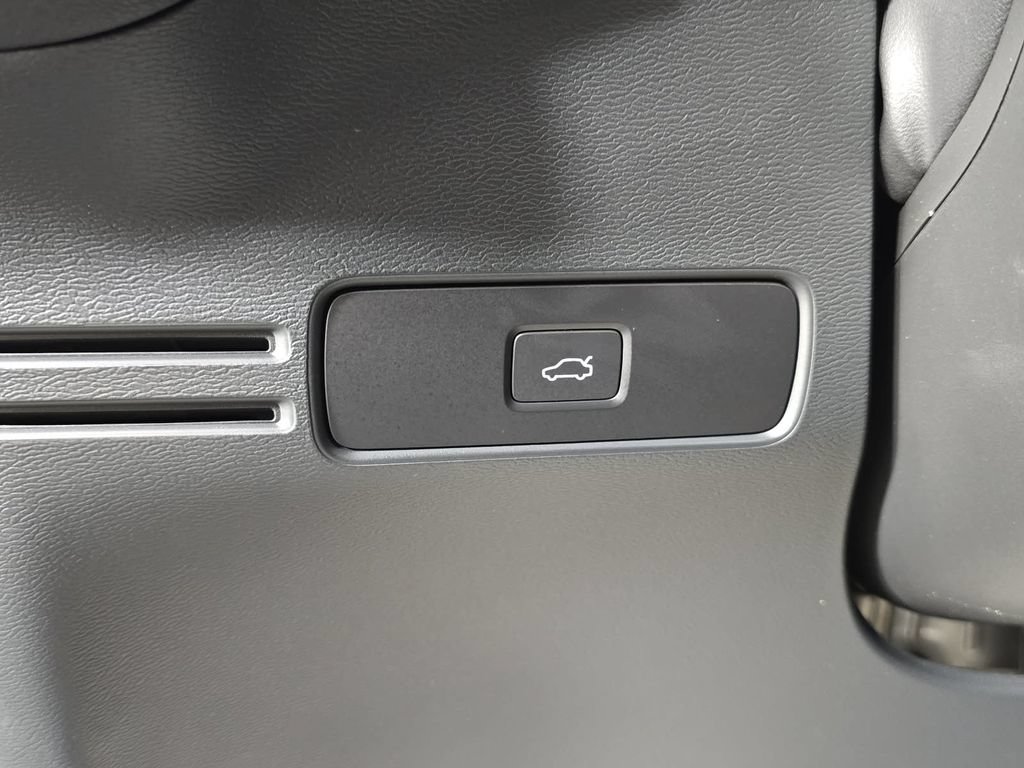 Used 2023 Volvo XC40 Recharge Plus w/ Protection Package Premier AWD/4WD image 22