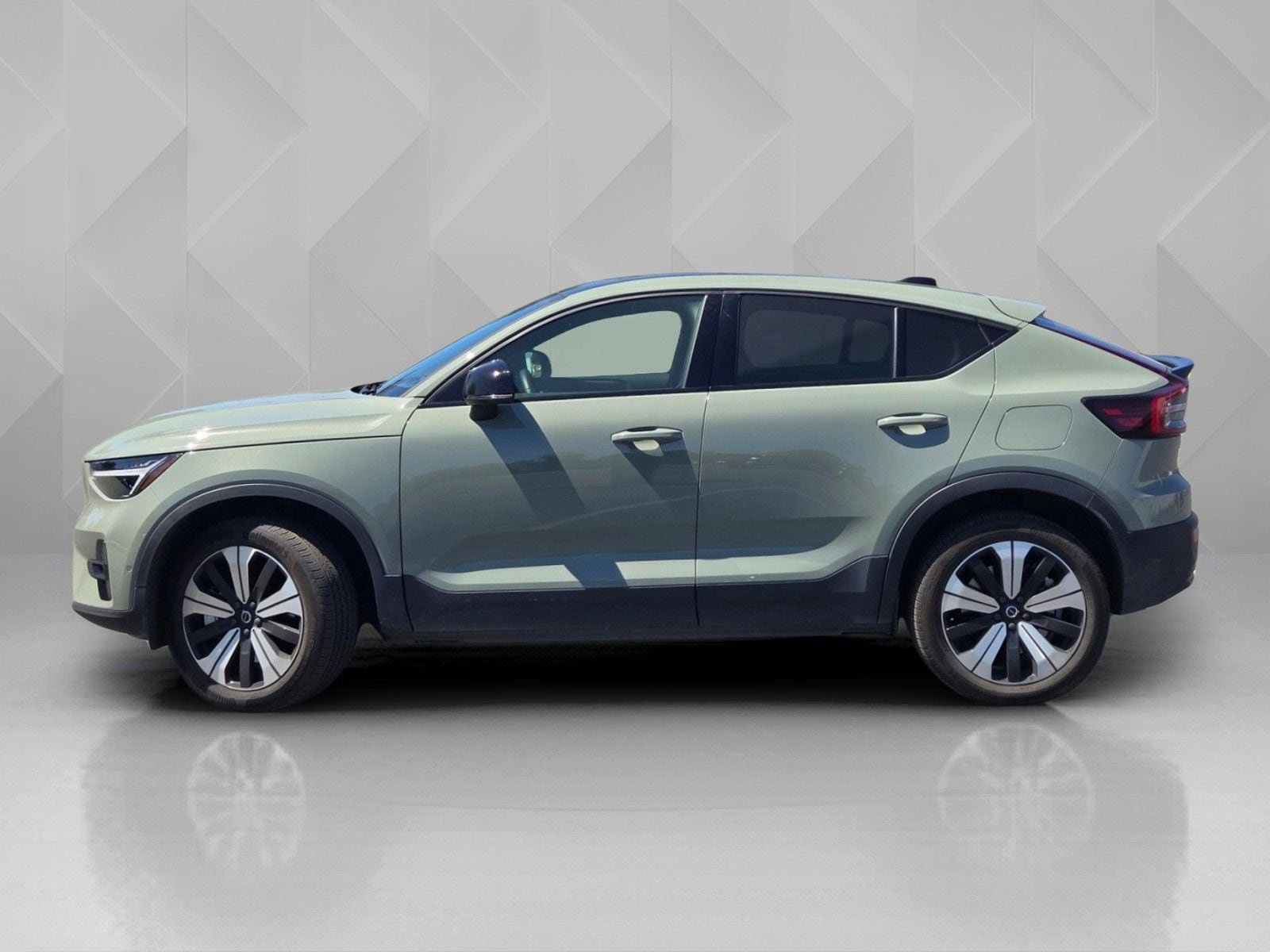Used 2023 Volvo C40 P8 Recharge Plus AWD/4WD image 3