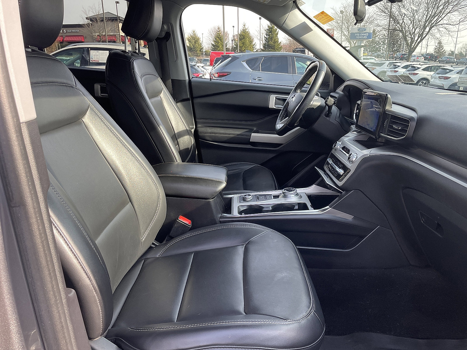 Used 2022 Ford Explorer XLT w/ Equipment Group 202A image 13