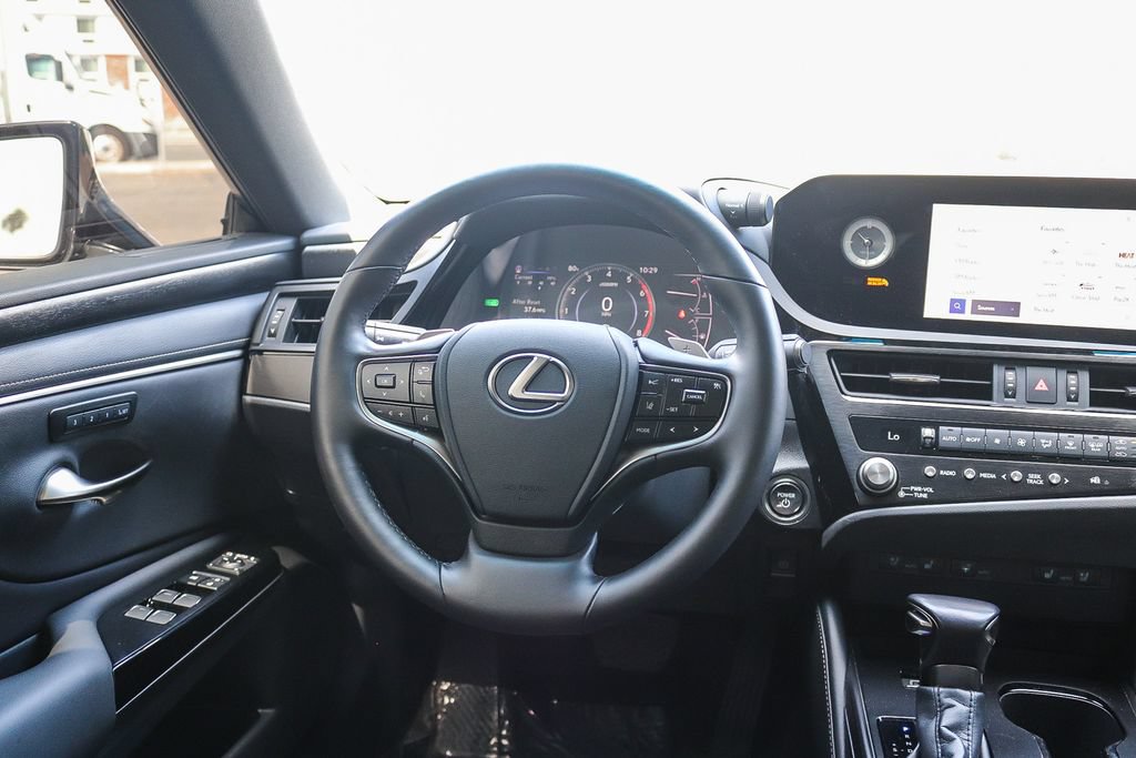 Used 2025 Lexus ES 300h w/ Premium Package FWD image 15