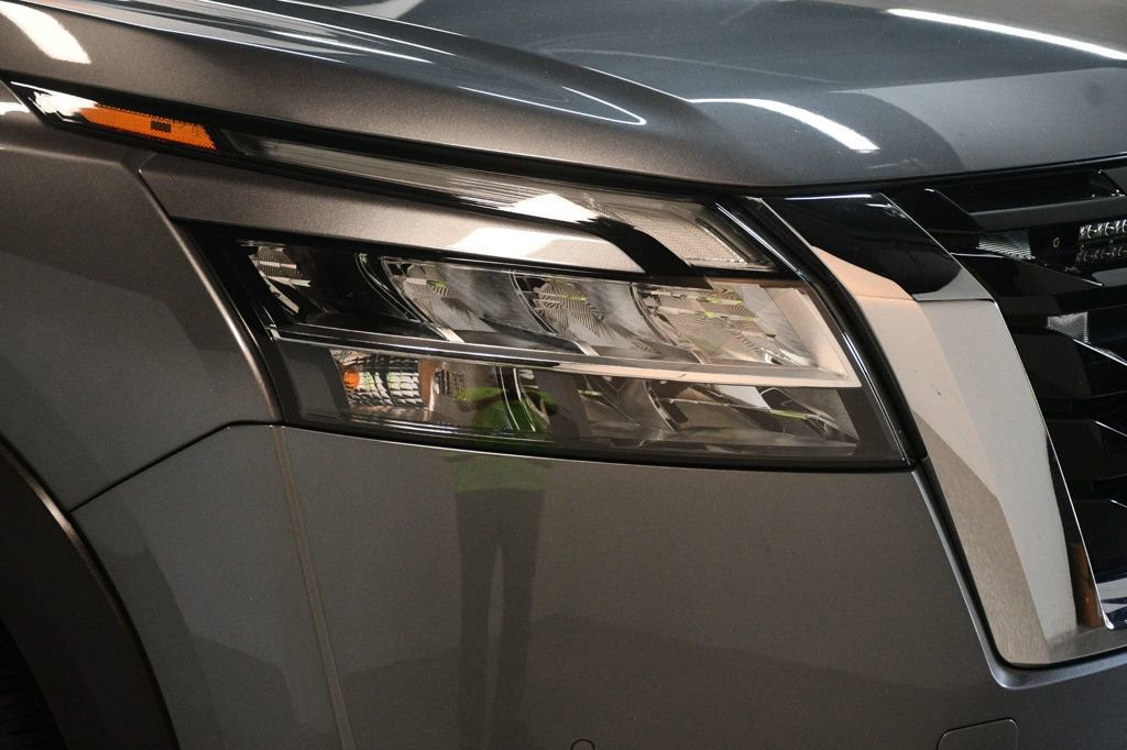 Used 2024 Nissan Pathfinder Platinum FWD image 10