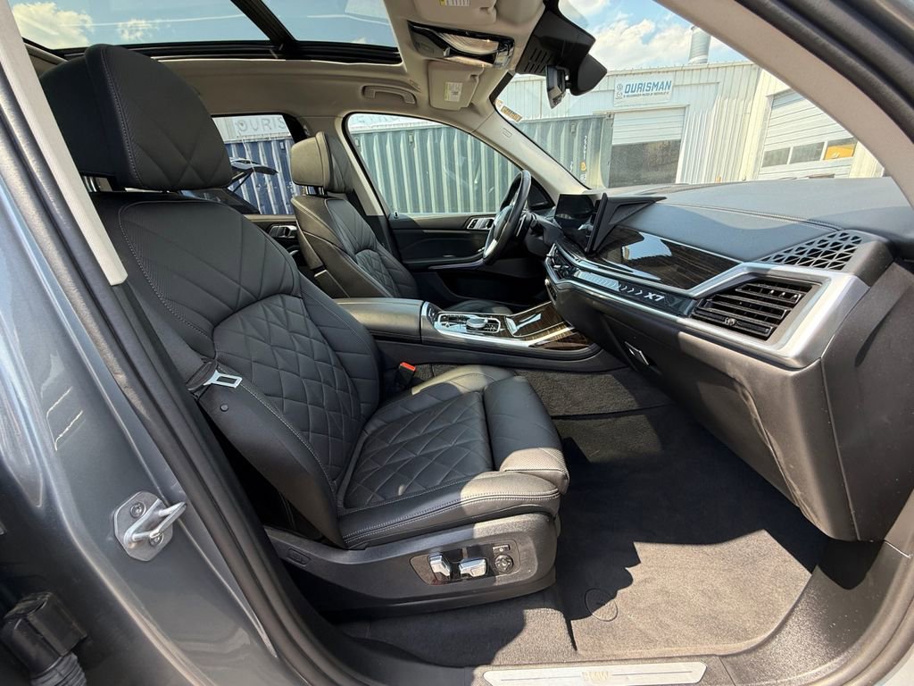 Used 2024 BMW X7 xDrive40i w/ Premium Package AWD/4WD image 26