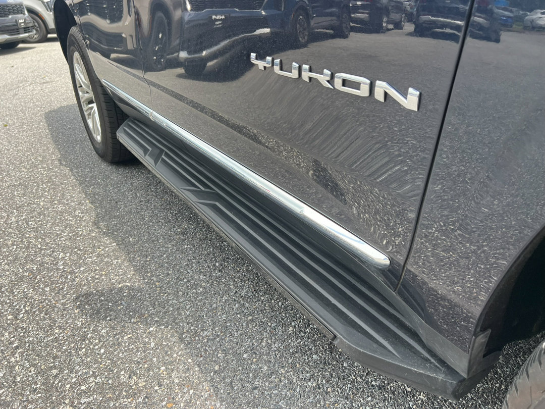 Used 2024 GMC Yukon SLT w/ SLT Luxury Package image 13