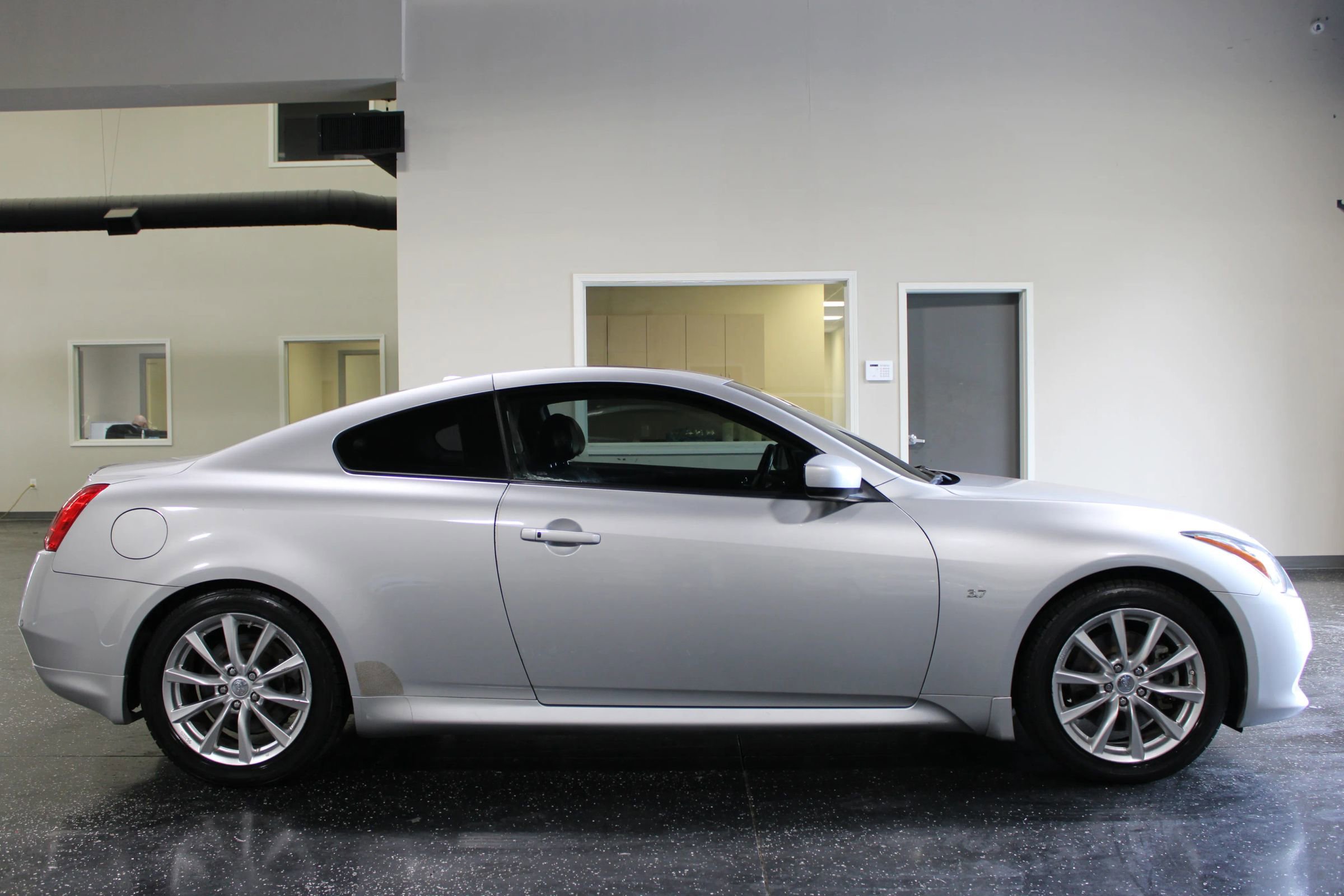 Used 2014 INFINITI Q60 Journey w/ Premium Package RWD image 2