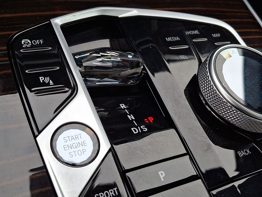 Used 2026 BMW X7 M60i w/ Executive Package image 14