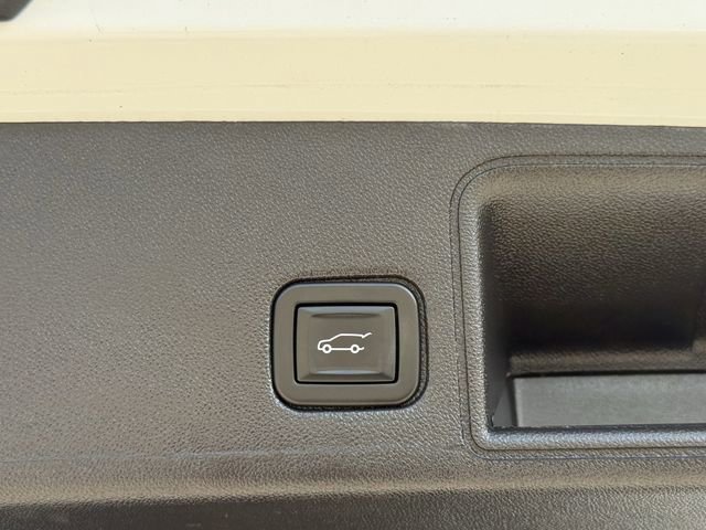 Used 2024 GMC Terrain SLT image 35