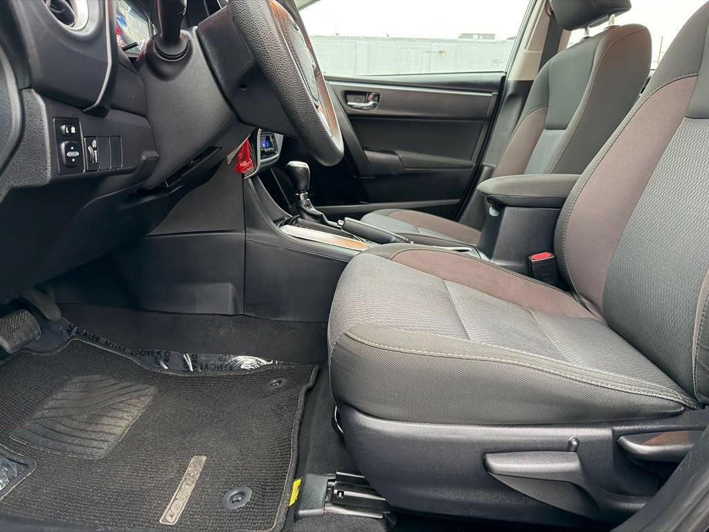 Used 2018 Toyota Corolla LE FWD image 29
