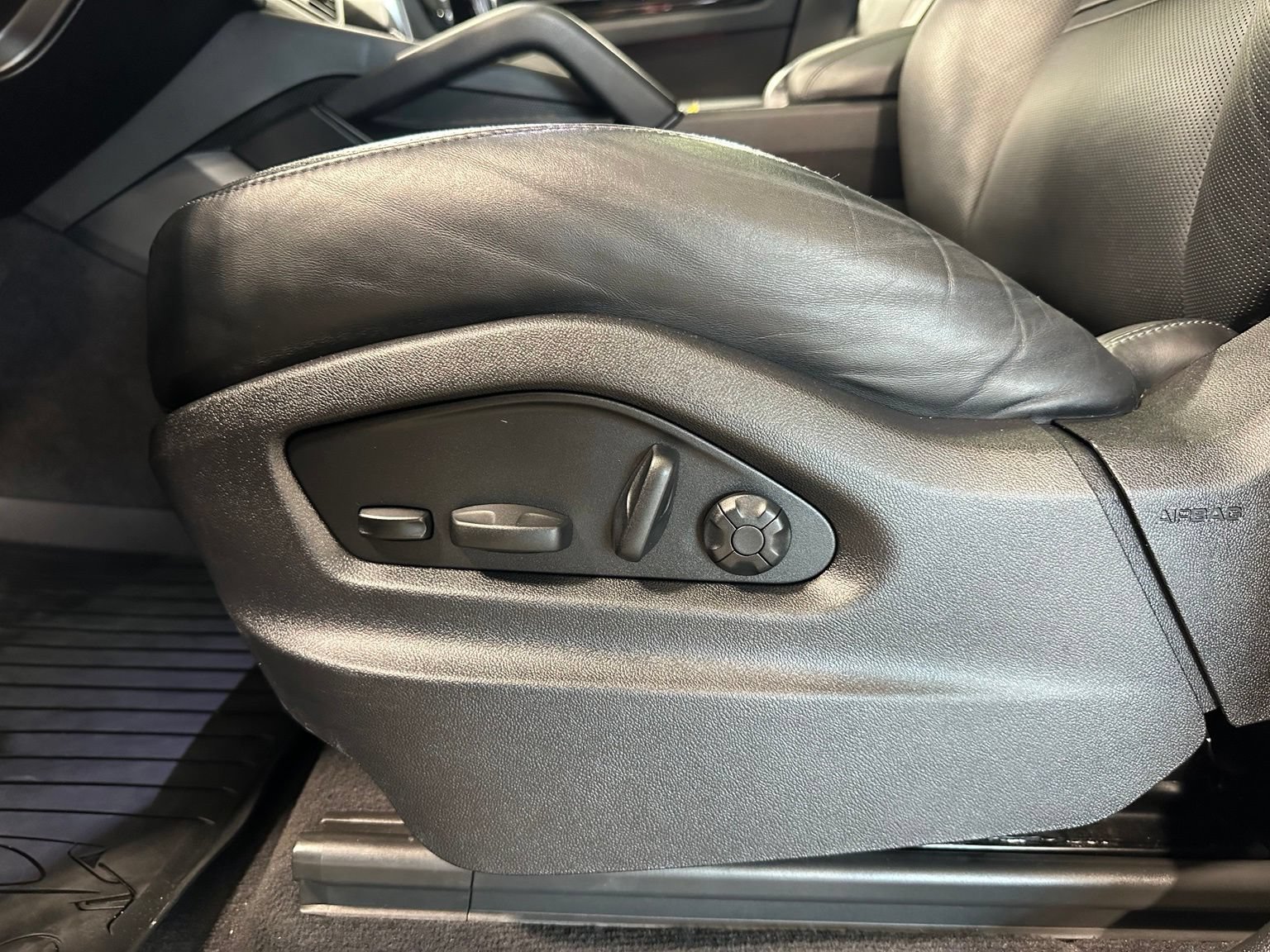 Used 2022 Porsche Cayenne Platinum Edition AWD/4WD image 14