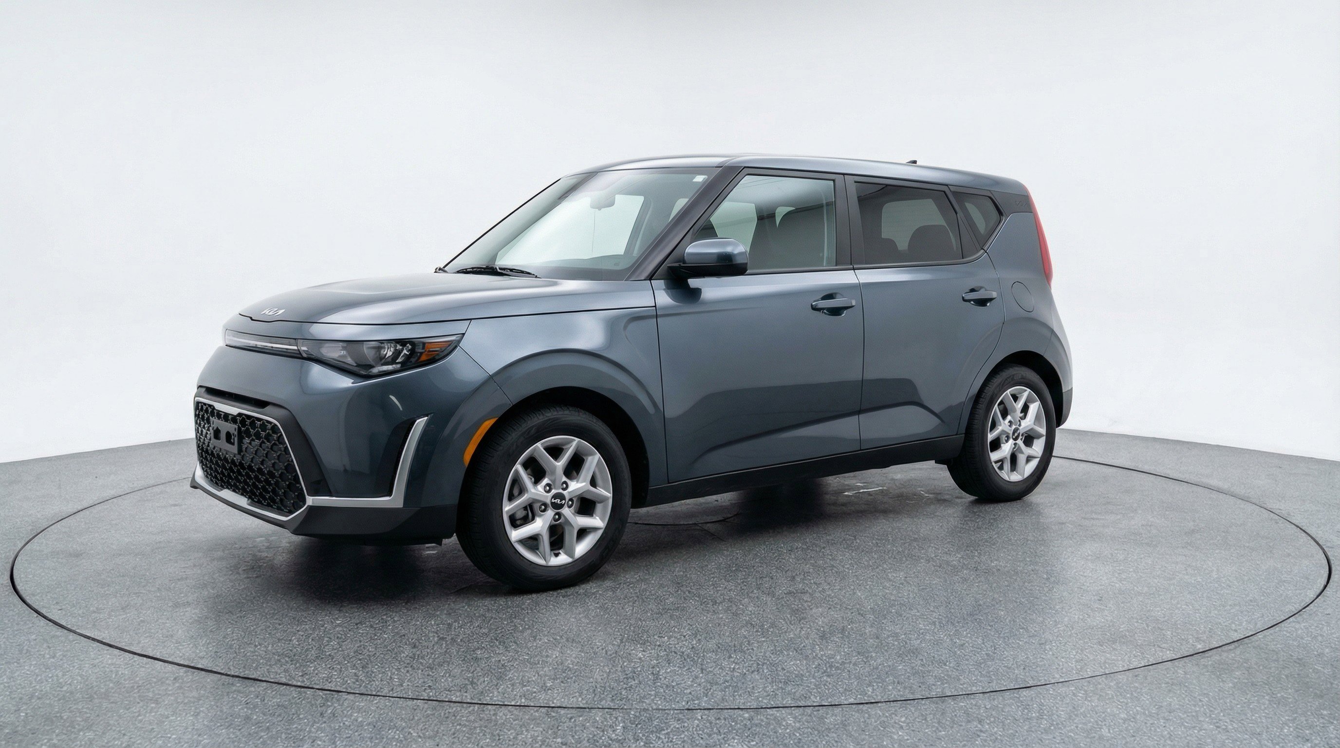 Used 2025 Kia Soul LX w/ LX Technology Package FWD image 3