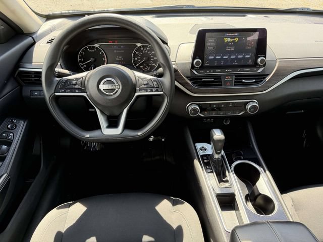 Used 2024 Nissan Altima 2.5 SV FWD image 3