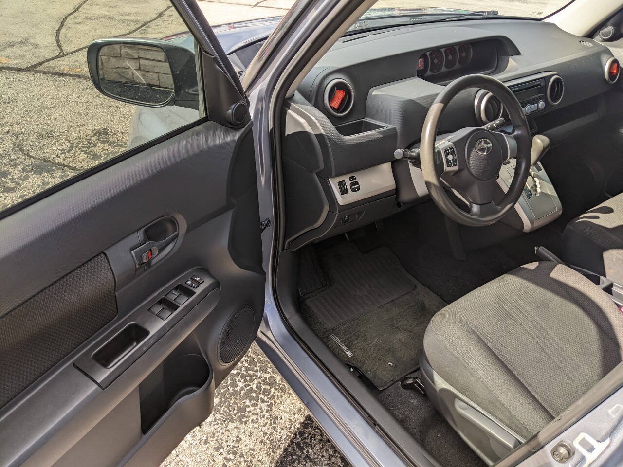 Used 2009 Scion xB FWD image 9