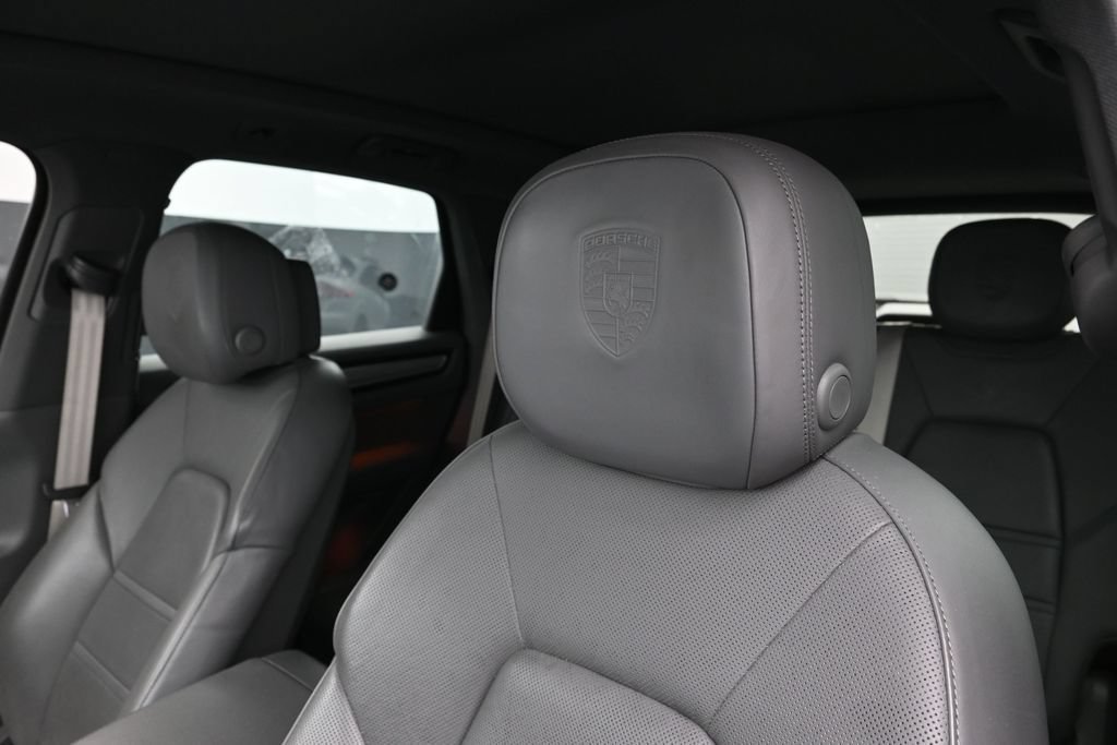 Certified 2023 Porsche Cayenne Platinum Edition AWD/4WD image 16