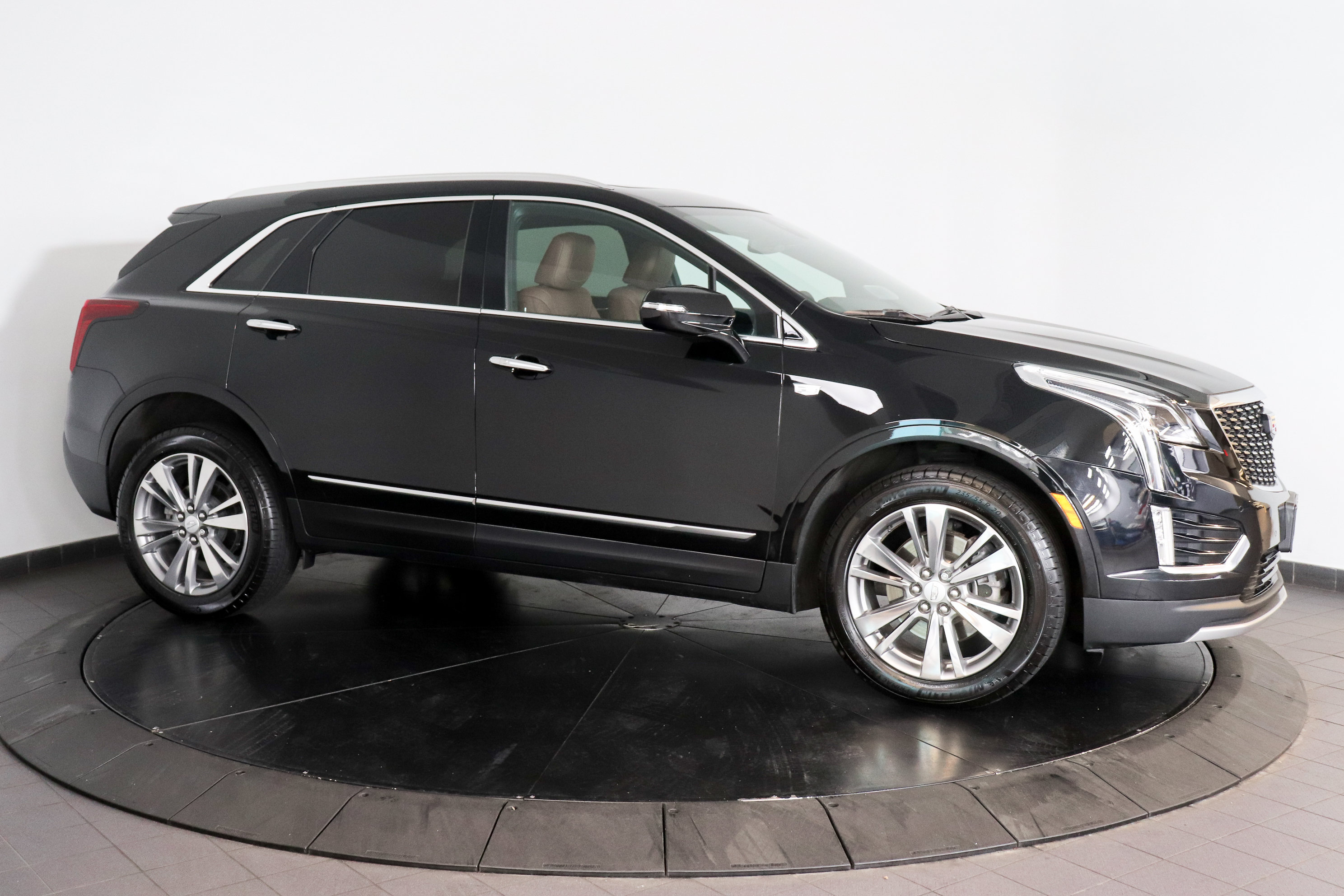 Used 2023 Cadillac XT5 Premium Luxury w/ LPO, Floor Liner Package AWD/4WD image 8