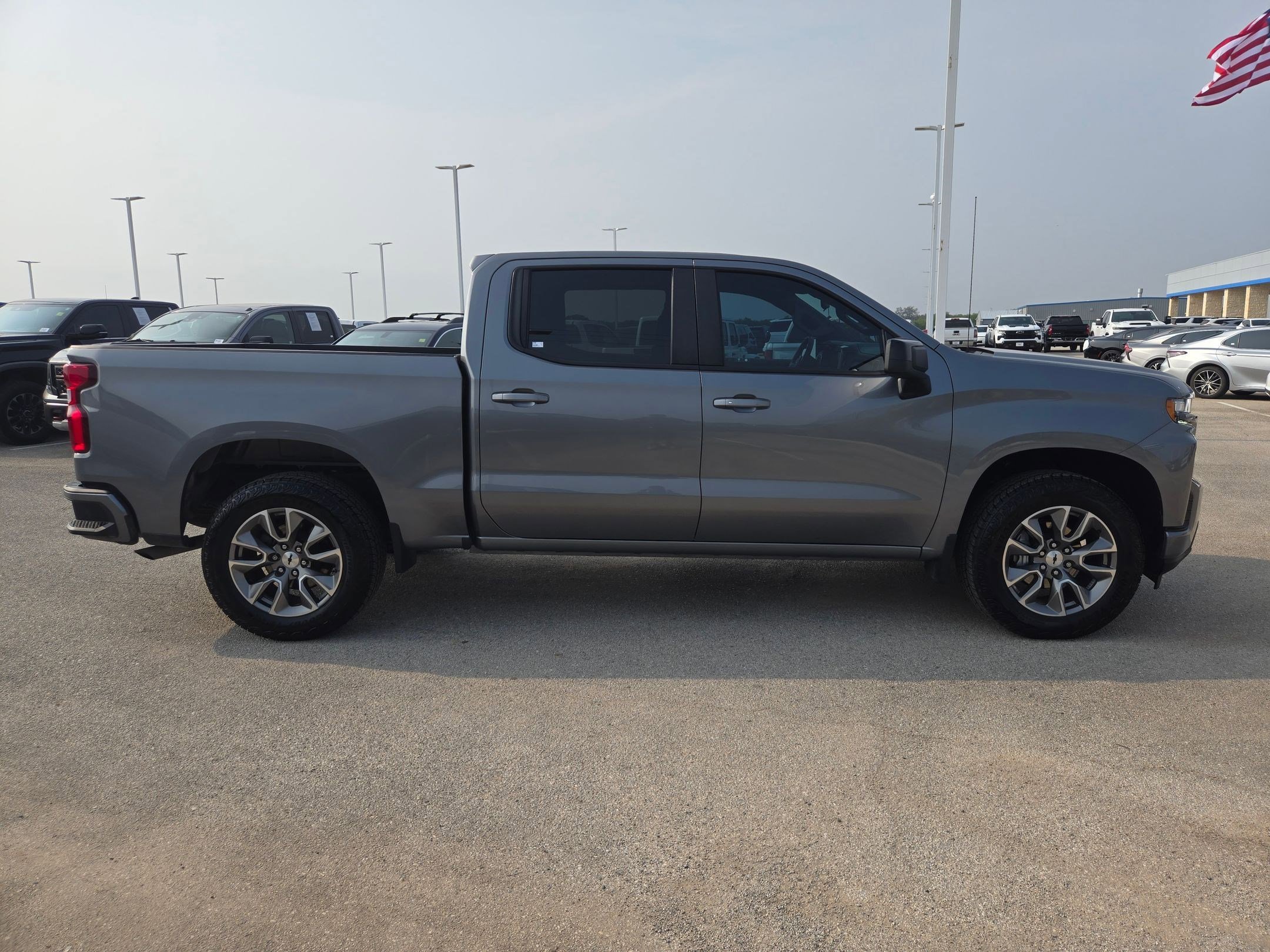 Used 2022 Chevrolet Silverado 1500 RST RWD image 2
