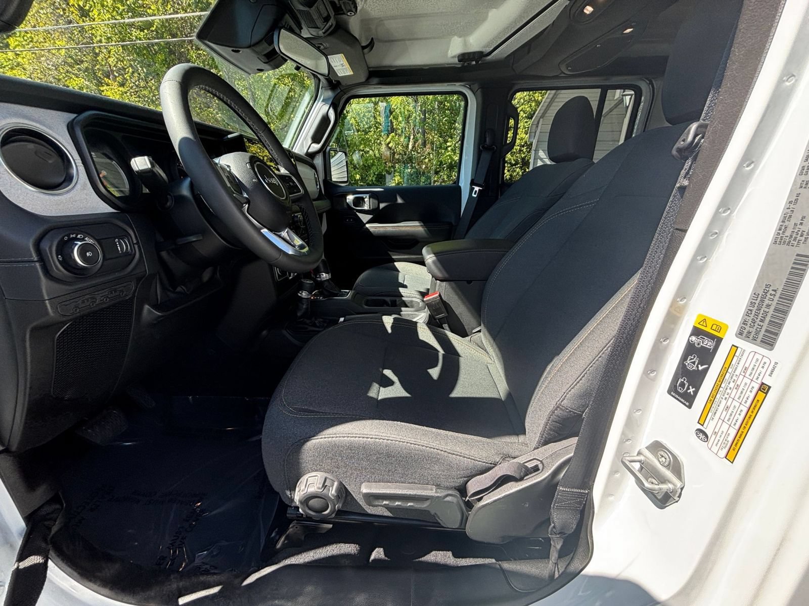 Used 2025 Jeep Wrangler Unlimited Sahara AWD/4WD image 22
