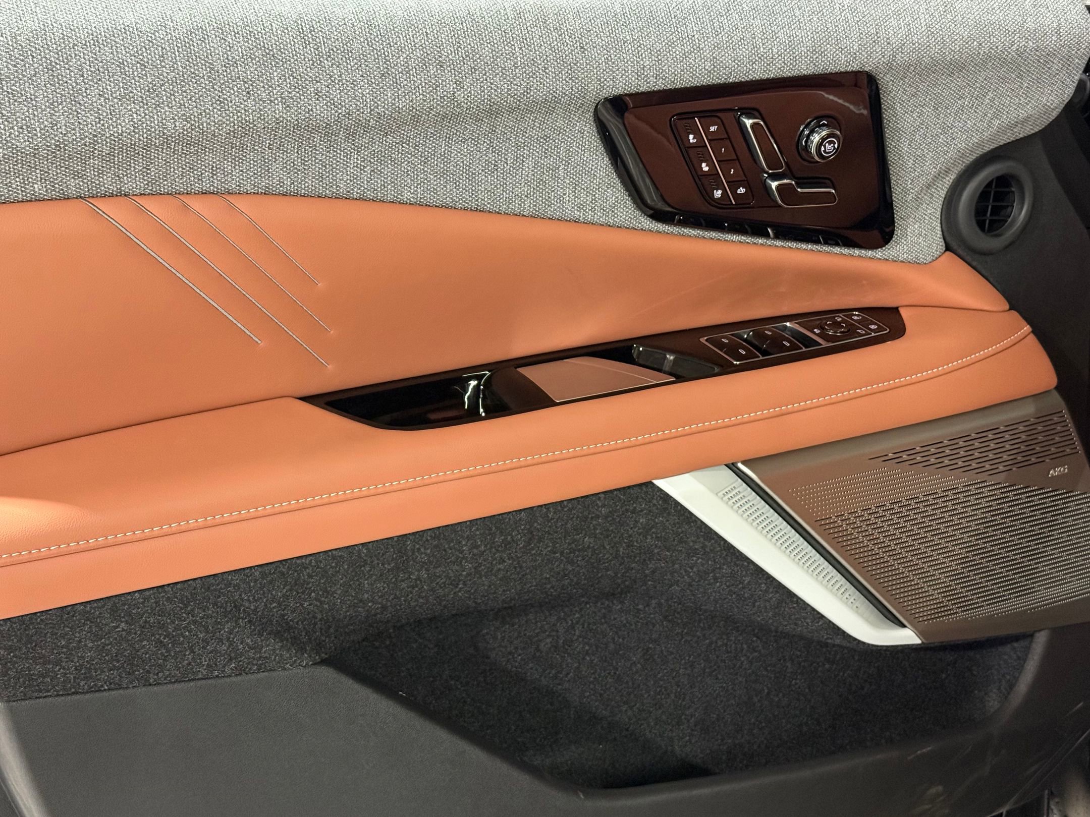 New 2026 Cadillac Optiq Luxury 2 image 10