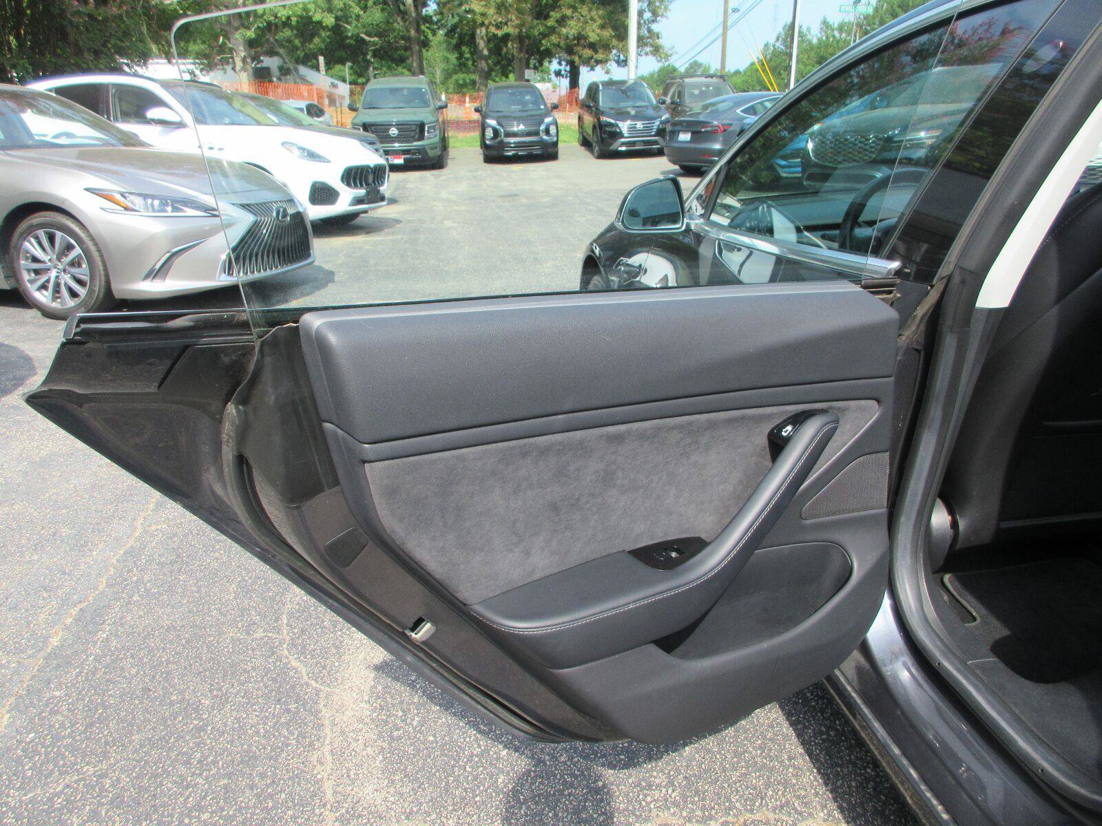 Used 2018 Tesla Model 3 Long Range RWD image 12