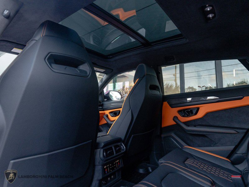 Used 2025 Lamborghini Urus SE image 27
