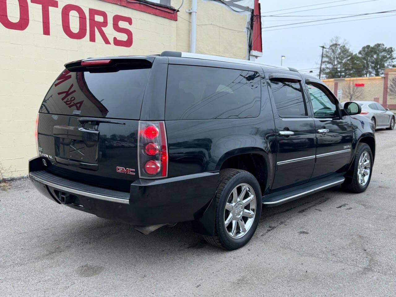 Used 2012 GMC Yukon XL Denali AWD/4WD image 7