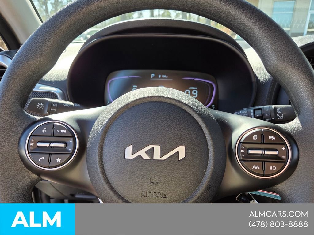 Used 2025 Kia Soul LX w/ LX Technology Package image 24