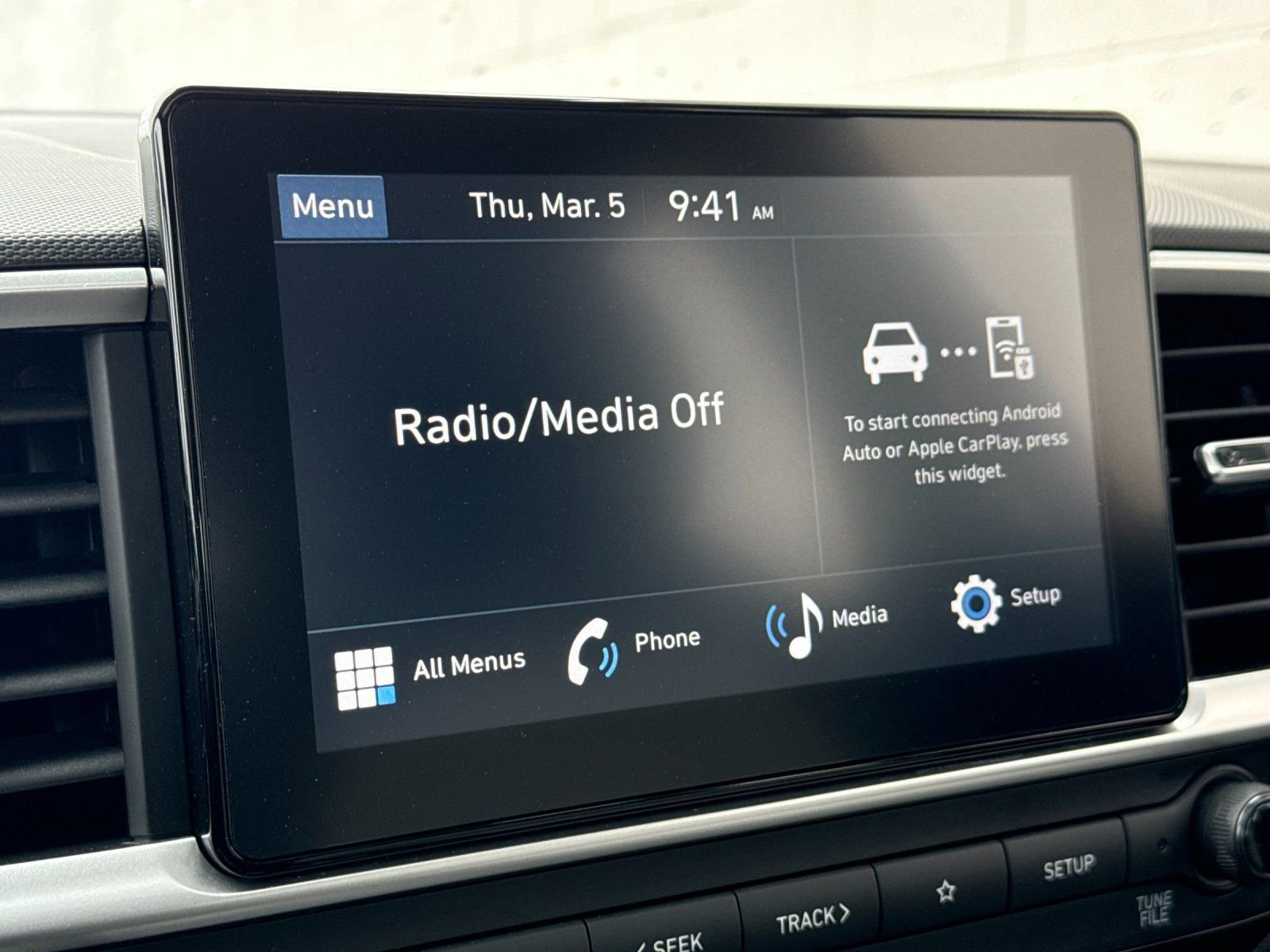 Certified 2024 Hyundai Venue SEL image 19