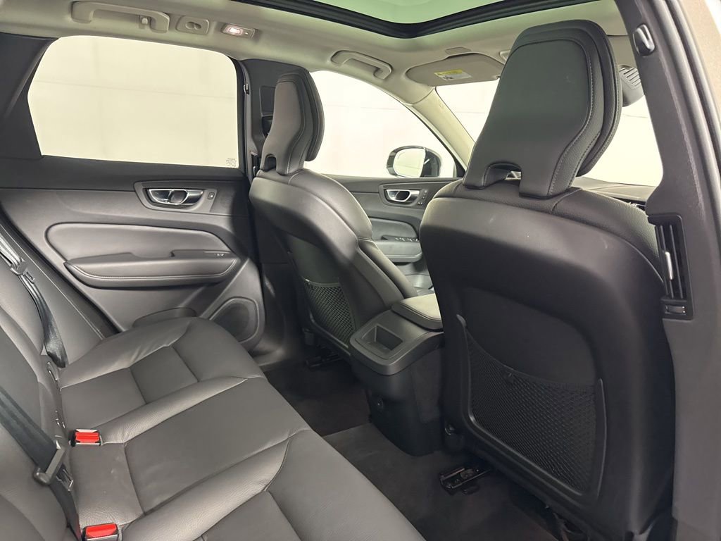 Used 2025 Volvo XC60 B5 Plus image 18