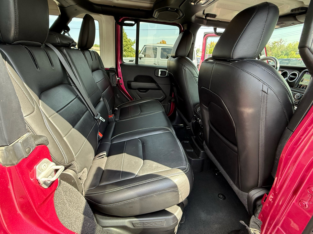 Used 2022 Jeep Wrangler Unlimited Sahara w/ Cold Weather Group image 38