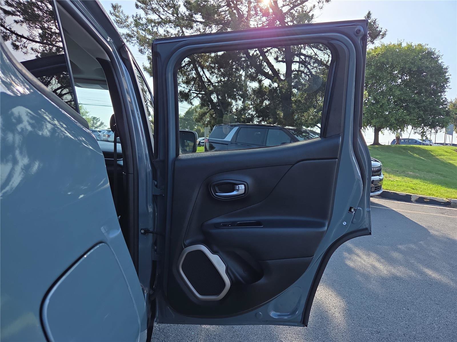 Used 2017 Jeep Renegade Limited AWD/4WD image 32