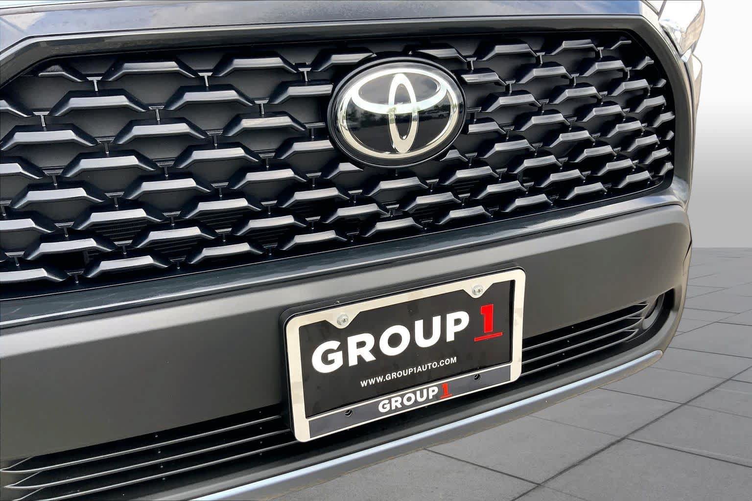 Used 2025 Toyota Corolla Cross LE FWD image 29