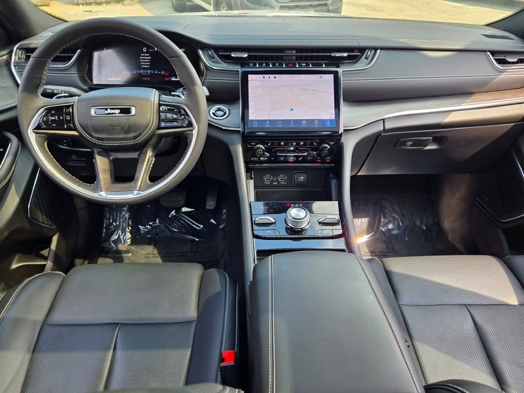 Certified 2024 Jeep Grand Cherokee Overland w/ Luxury Tech Group IV image 18