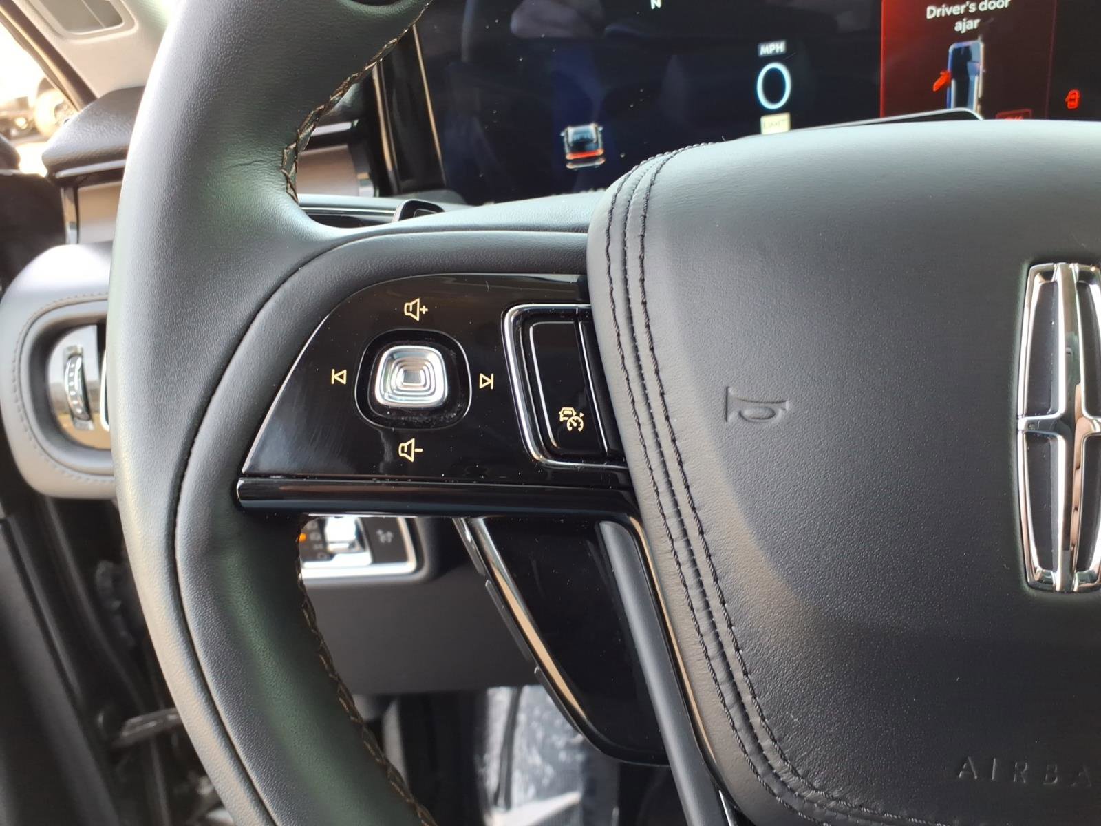 Used 2025 Lincoln Aviator Reserve w/ Equipment Group 201A image 16