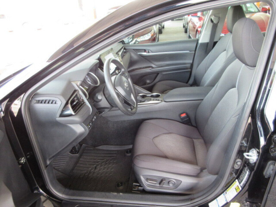 Used 2024 Toyota Camry LE image 10