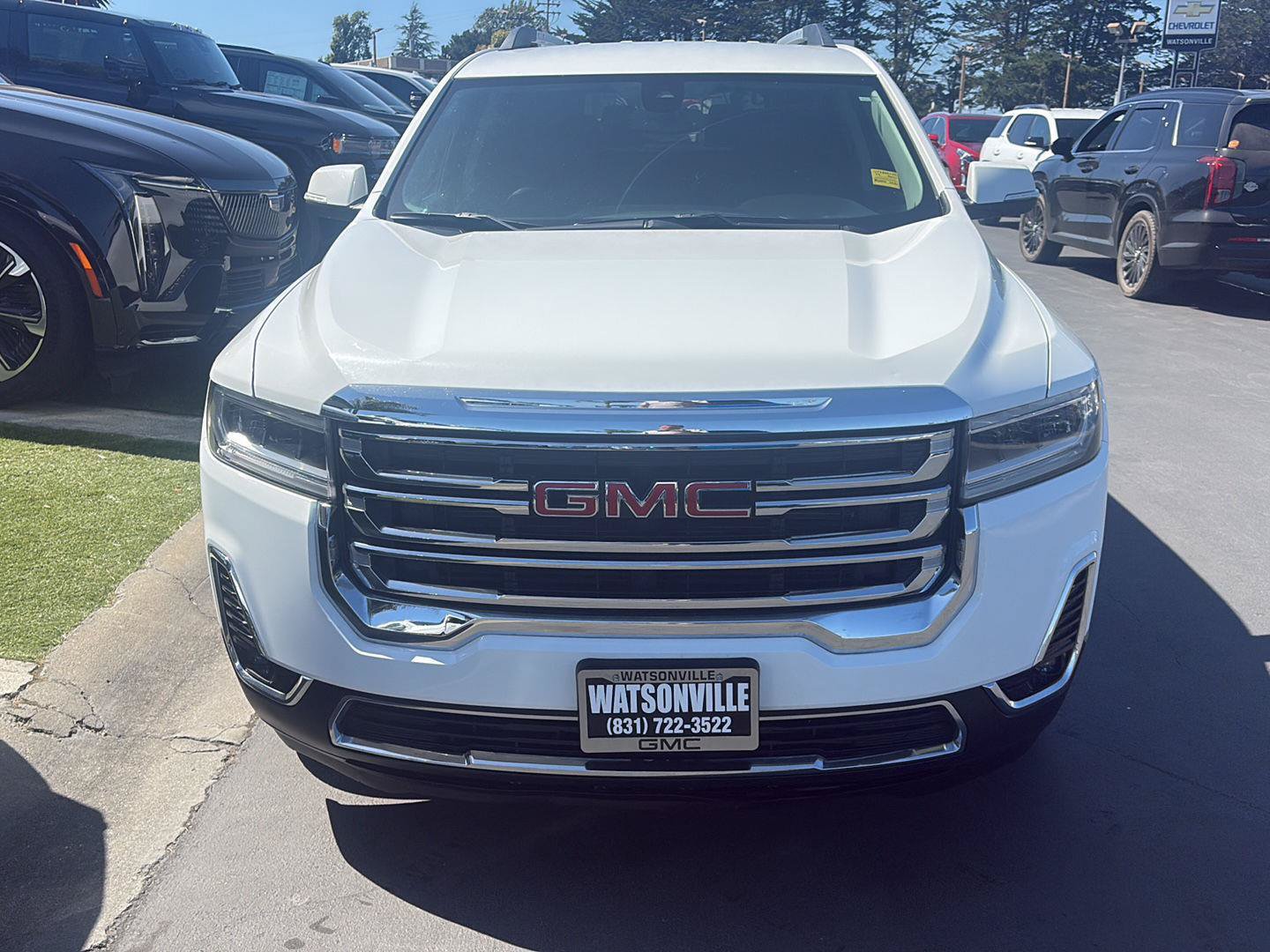 Used 2023 GMC Acadia SLT AWD/4WD image 2