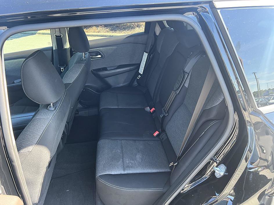 Used 2022 Nissan Rogue SV FWD image 14