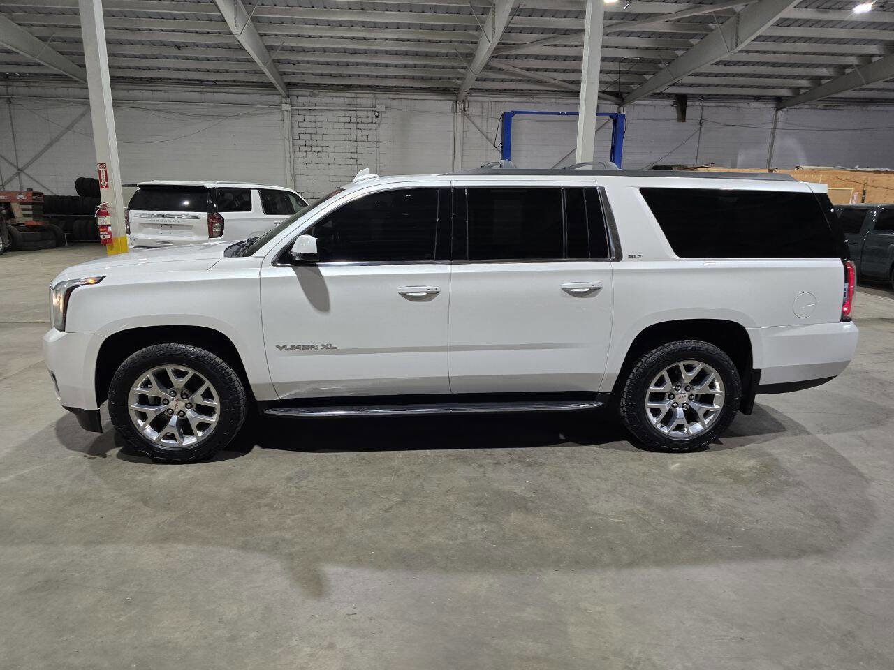 Used 2019 GMC Yukon XL SLT w/ Open Road Package AWD/4WD image 4