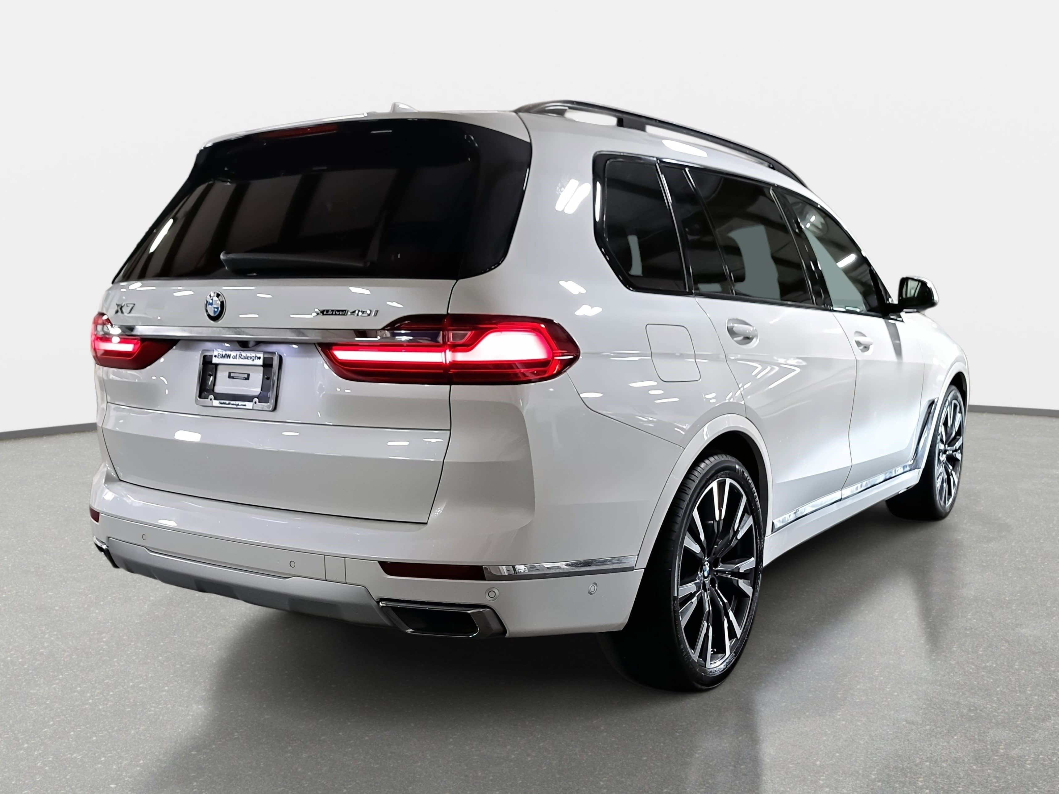 Used 2022 BMW X7 xDrive40i w/ Executive Package image 5
