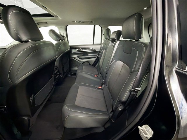 Used 2023 Jeep Grand Cherokee Laredo image 23