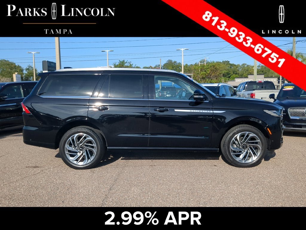 Certified 2025 Lincoln Navigator Reserve AWD/4WD image 3