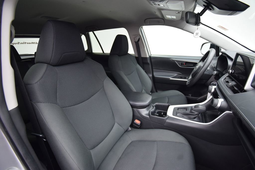 Used 2024 Toyota RAV4 LE image 17